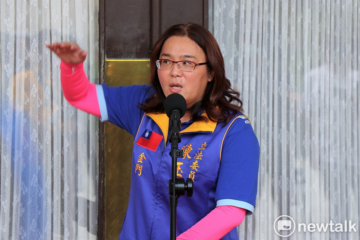 國民黨立委陳玉珍於議場前接受媒體訪問。 圖：羅國嘉/攝