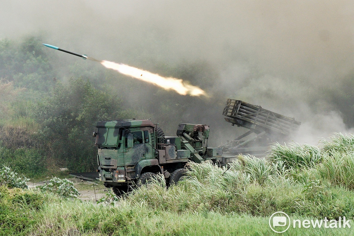 雷霆2000發射火箭攻擊共軍船團。 圖：張良一/攝(資料照片)