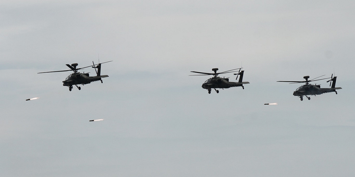AH-64E發射地獄火飛彈。 圖：張良一/攝(資料照)