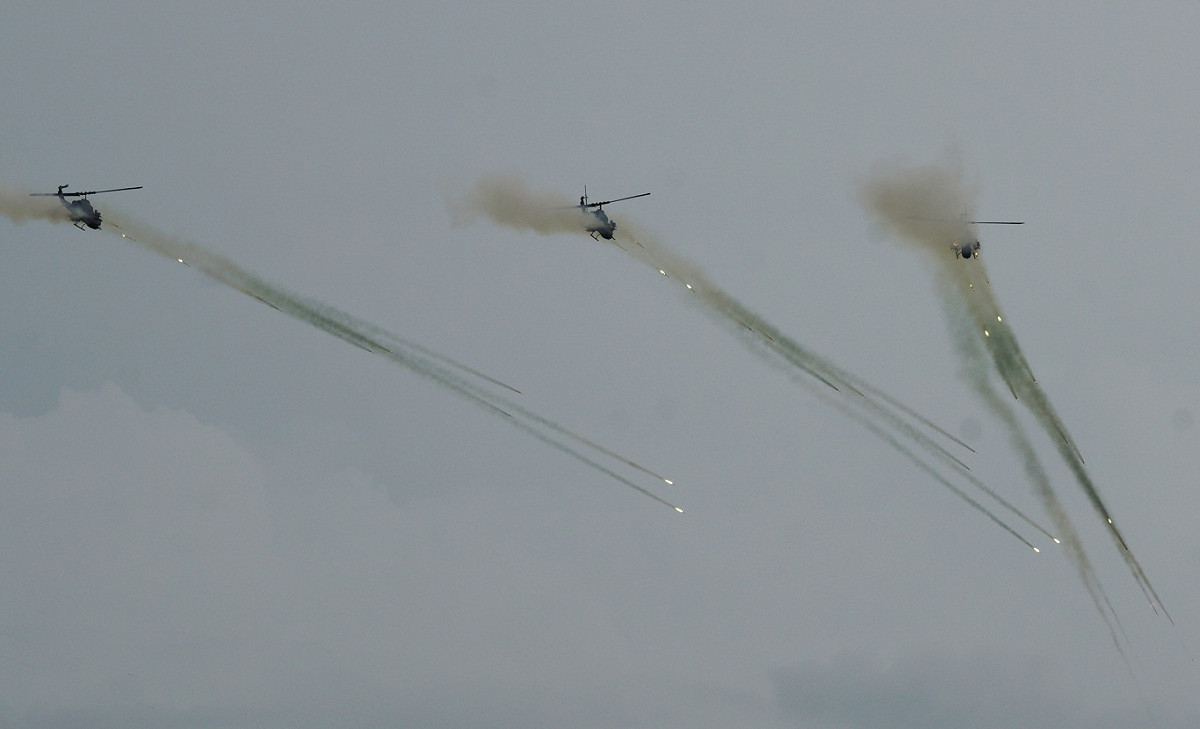 AH-1W發射海神火箭彈。 圖：張良一/攝