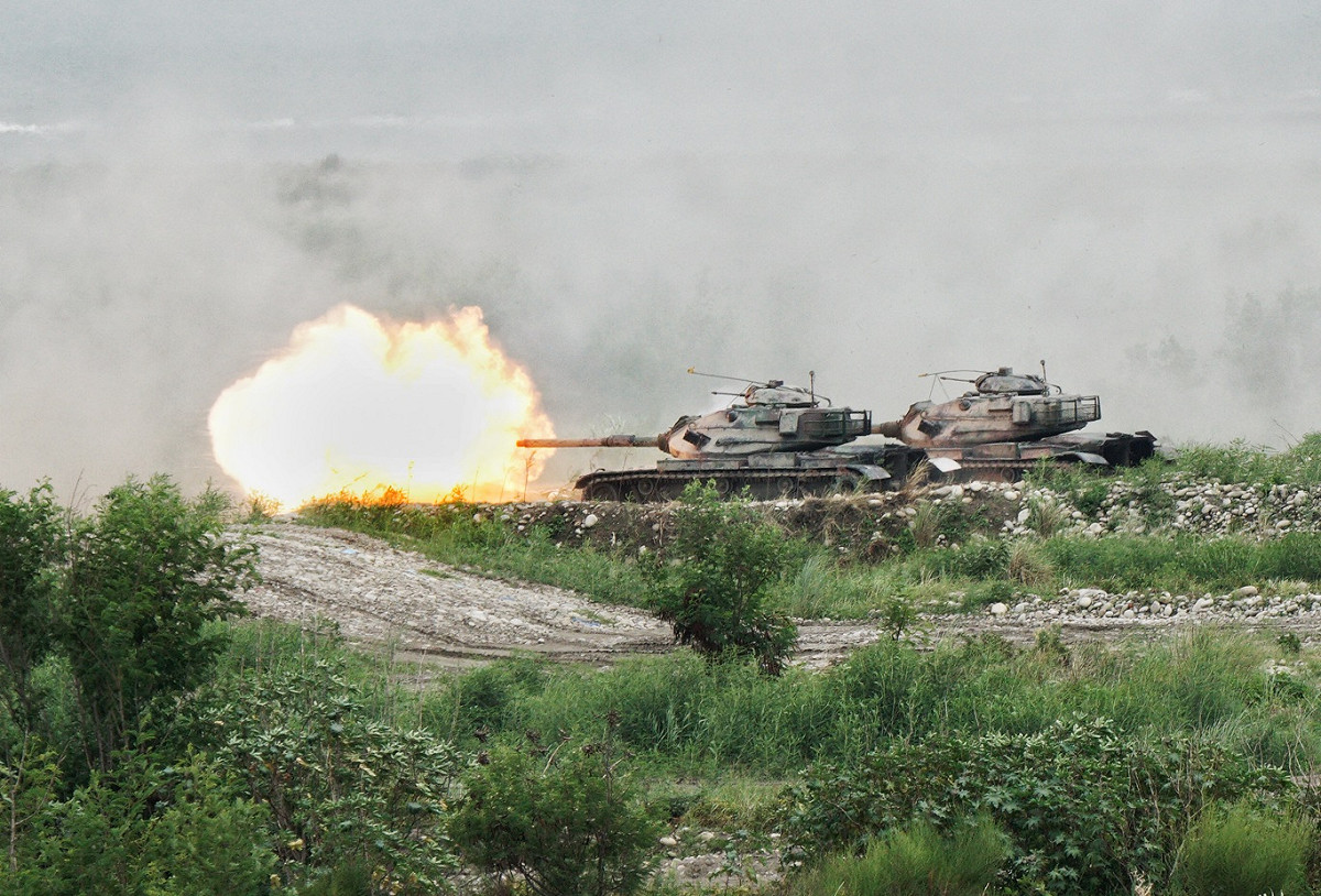 M60A3發射火砲迎擊進犯敵軍。 圖：張良一/攝(資料照)