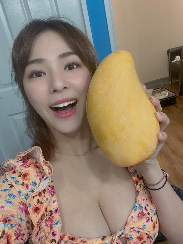 網友紛紛只注意到她的低胸爆乳。 圖：翻攝Instagram