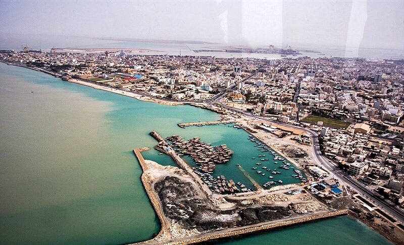 伊朗南部布什爾港（Bushehr）昨日傳出不明火警，燒毀7艘船艦。 圖 : 翻攝自維基百科