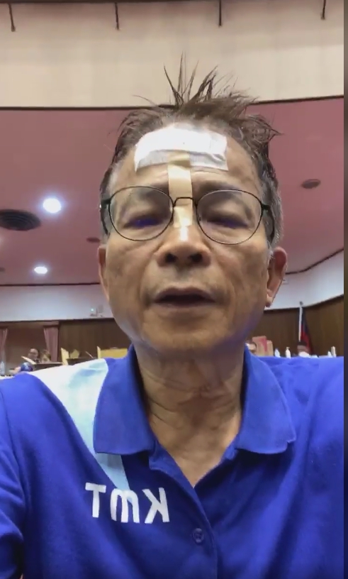 賴士葆於臉書直播立法院狀況。 圖：翻攝自賴士葆臉書。