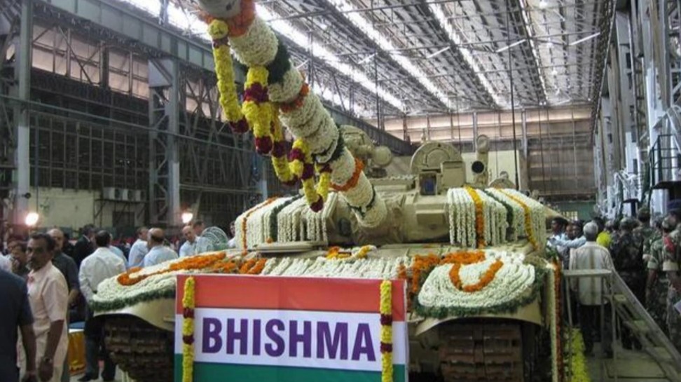 印度陸軍在拉達克東部中印實際控制線沿線增加部署毗濕摩（Bhishma，俄製T-90坦克的印度版）坦克。 圖：翻攝看點快報