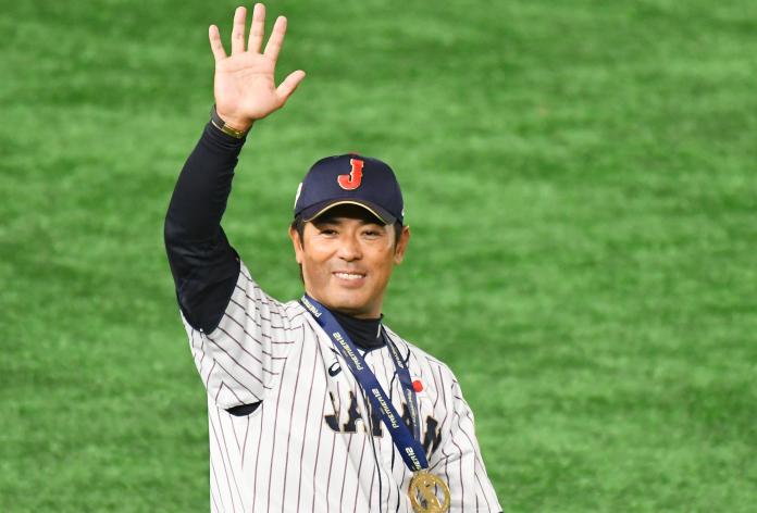 世界棒球12強，金牌由日本隊拿下，日本監督稻葉篤紀賽後感謝所有支持日本隊的球迷。 圖／記者葉政勳攝 , 2019.11.17