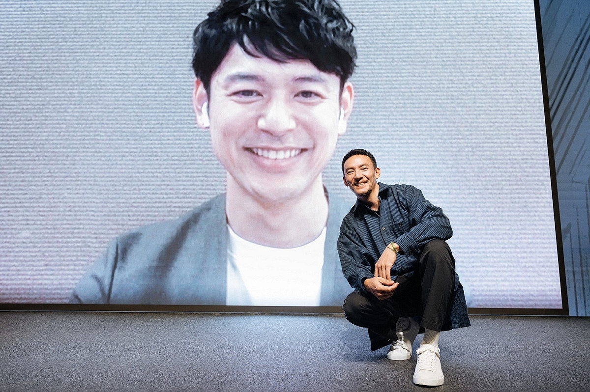 2020金馬電影大師課神祕嘉賓視訊現身，張震(右前)越洋連線妻夫木聰。 圖：金馬影展執行委員會/提供