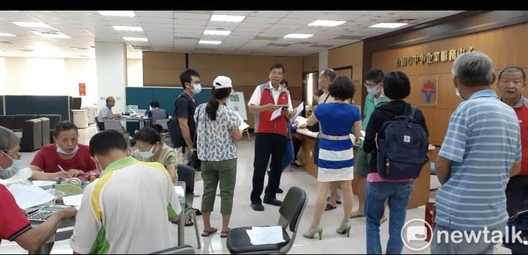 有許多企業申請紓困，工策會至最後一天仍積極協助企業辦理紓困。 圖：台南市政府提供
