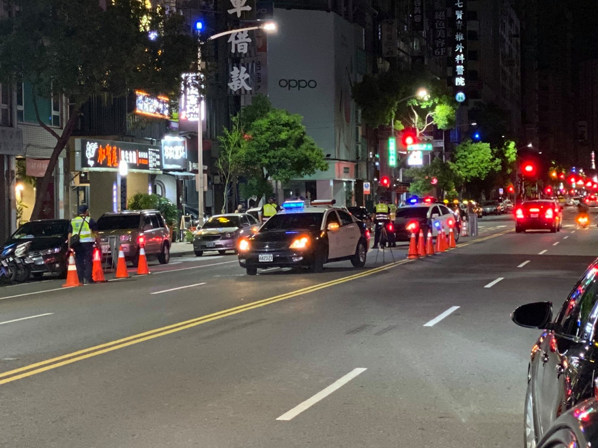 高雄今日凌晨擴大臨檢。 圖：翻攝自高雄市政府警察局臉書