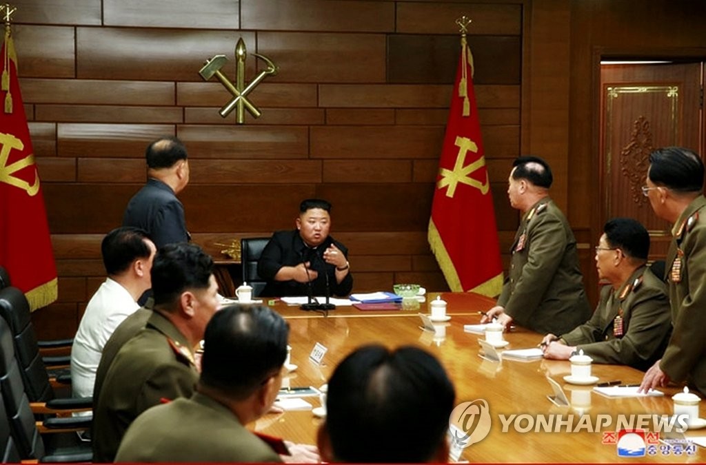 金正恩主持黨中央軍委會第5次擴大會議。  圖翻攝自：韓聯社/朝中社