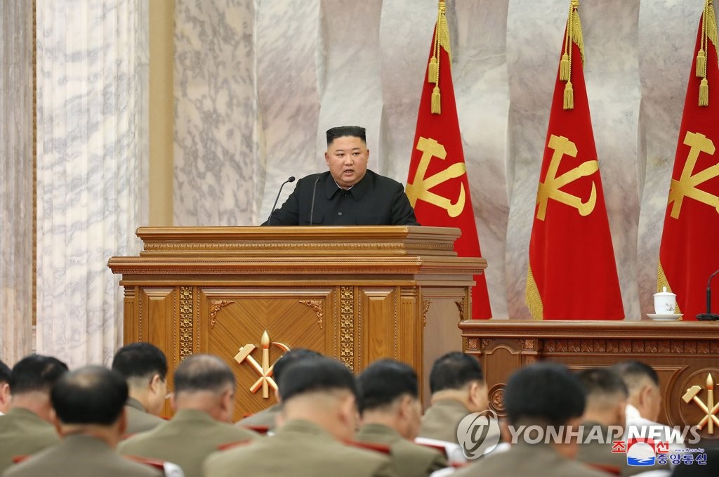 金正恩主持黨中央軍委會第5次擴大會議。  圖翻攝自：韓聯社/朝中社