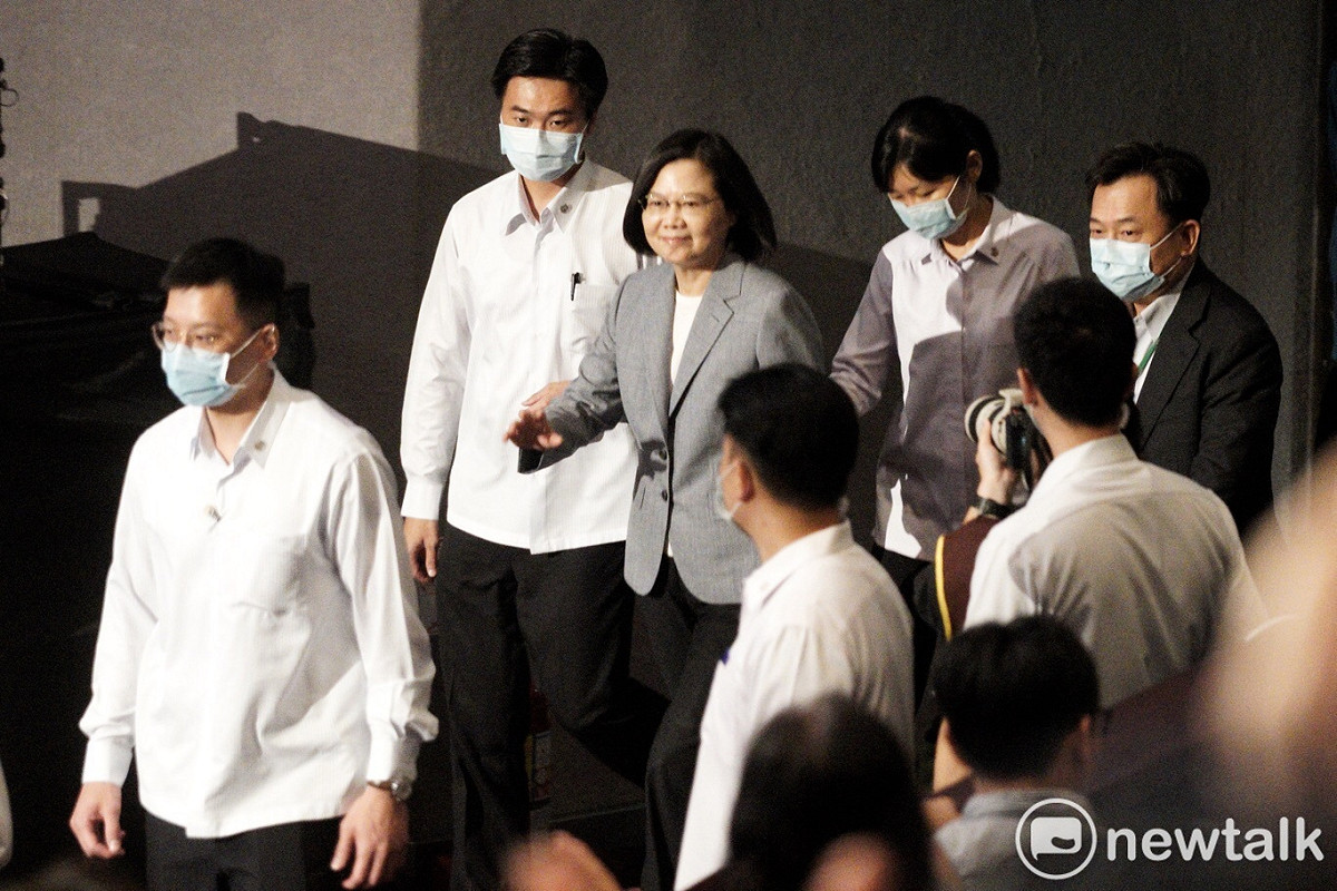 身兼黨主席的總統蔡英文抵達全國黨代表大會會場。 圖：張良一／攝