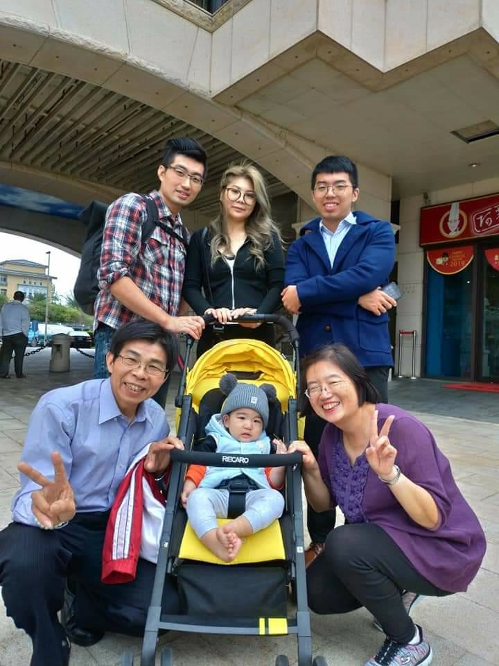 板橋區市級模範父親柯聰明積極推動終身學習、志願服務。 圖：板橋區公所提供