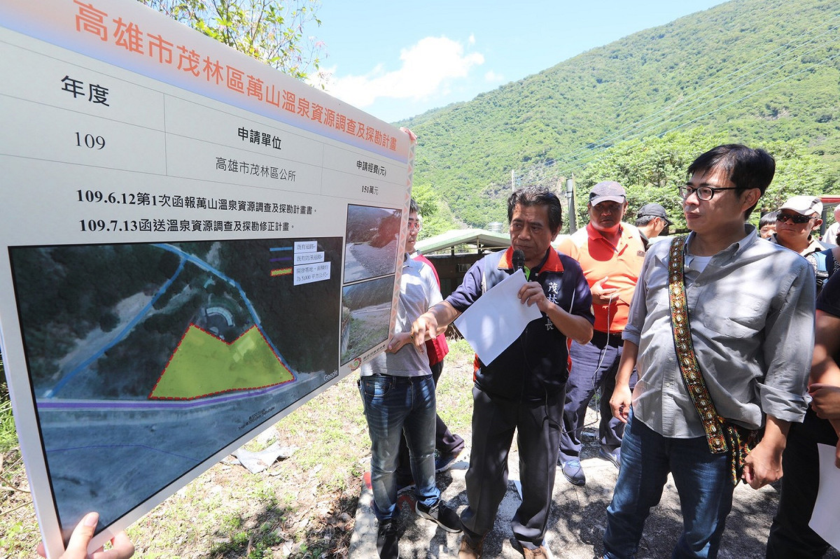 陳其邁會勘茂林區萬山溫泉。 圖：陳其邁競辦/提供
