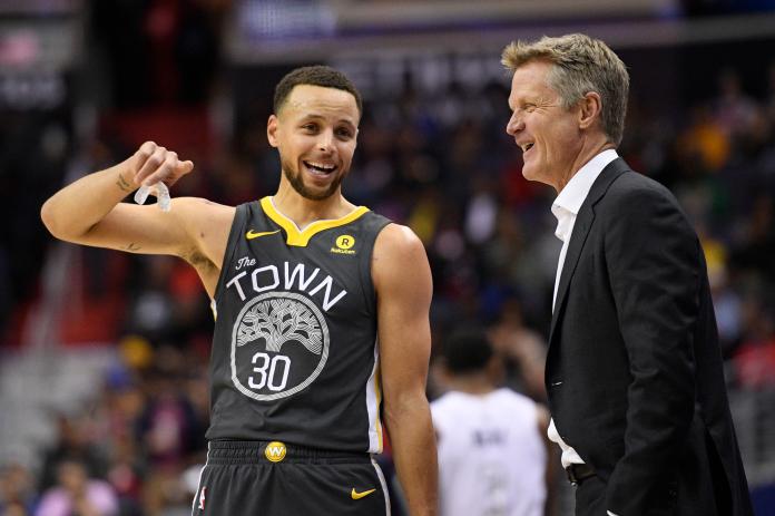 勇士射手Stephen Curry(左)、勇士主帥Steve Kerr。 圖／美聯社／達志影像