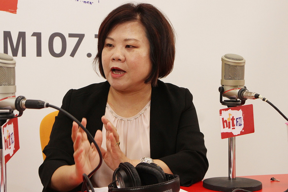 勞動部長許銘春今（21）日接受廣播電台專訪時強調，勞保是政府開辦的社會保險，「不可能讓它倒」。 圖：Hit Fm《周玉蔻嗆新聞》製作單位提供