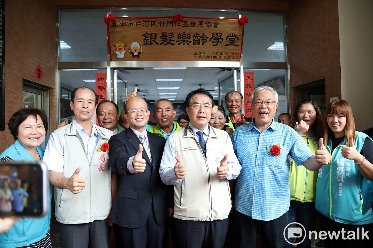 大數據網站「網路溫度計」公布全台22縣市首長網路聲量與好評影響力調查，台南市長黃偉哲好評影響力名列「好感王」。 圖：黃博郎／攝
