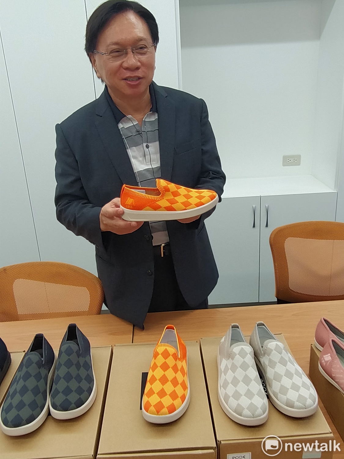 蔡國洲特別推薦東海LUCE經典針織鞋。 唐復年/攝