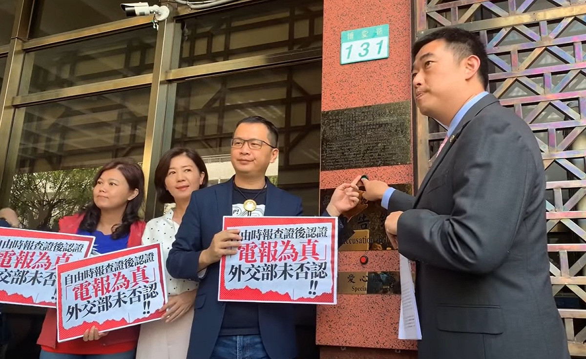 國民黨赴台北地檢署，按鈴反控蘇嘉全、蘇震清叔姪誣告。 圖：擷取自羅智強「戰神就是強」臉書直播