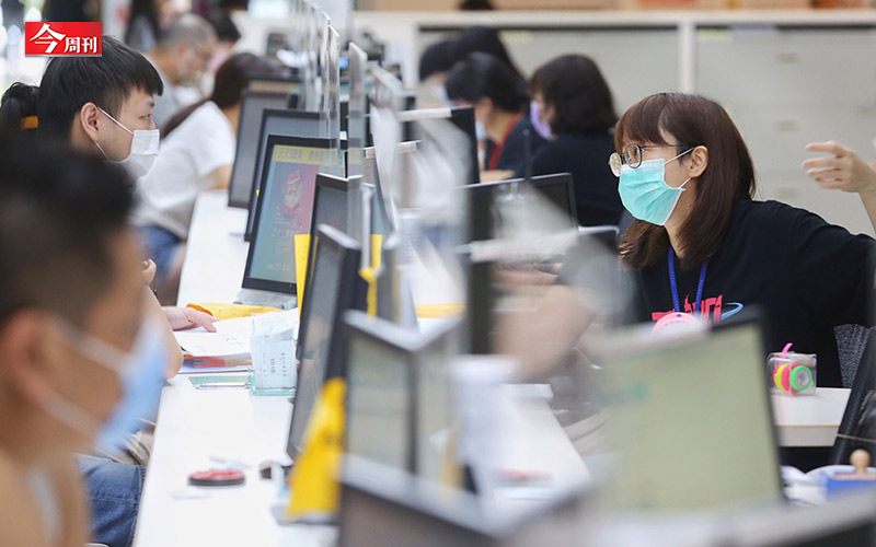 法案欲統合約聘僱制度　公務員擔心遭「卡位」。 圖：今周刊提供