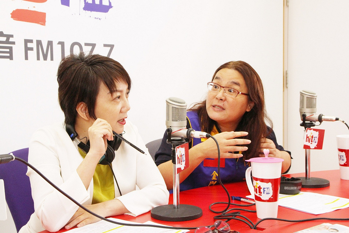 國民黨立委陳玉珍、民進黨立委范雲接受電台專訪。 圖：Hit Fm《周玉蔻嗆新聞》製作單位提供」