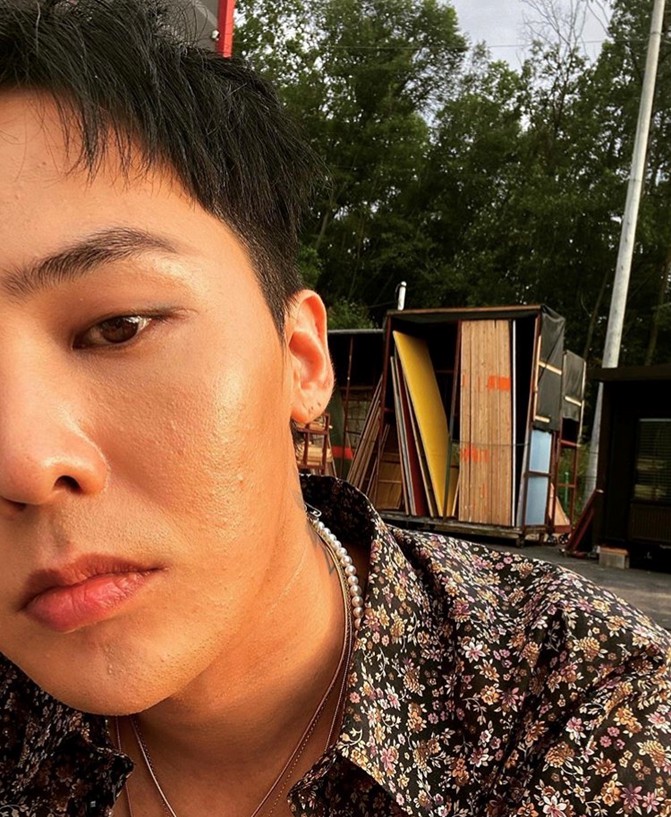 GD自拍照洩臉部皮膚狀態不佳。 圖：翻攝自G-DRAGON IG