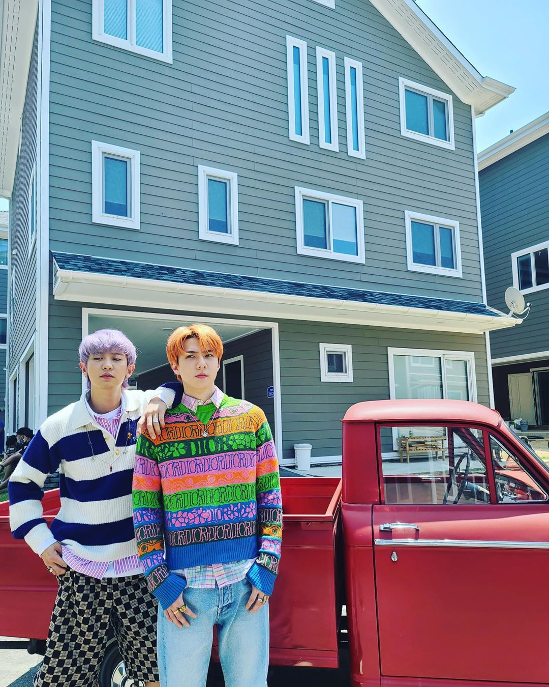 燦烈(左)和世勳以小分隊「EXO-SC｣發行新專輯 圖：翻攝自世勳個人IG帳號 @oohsehun
