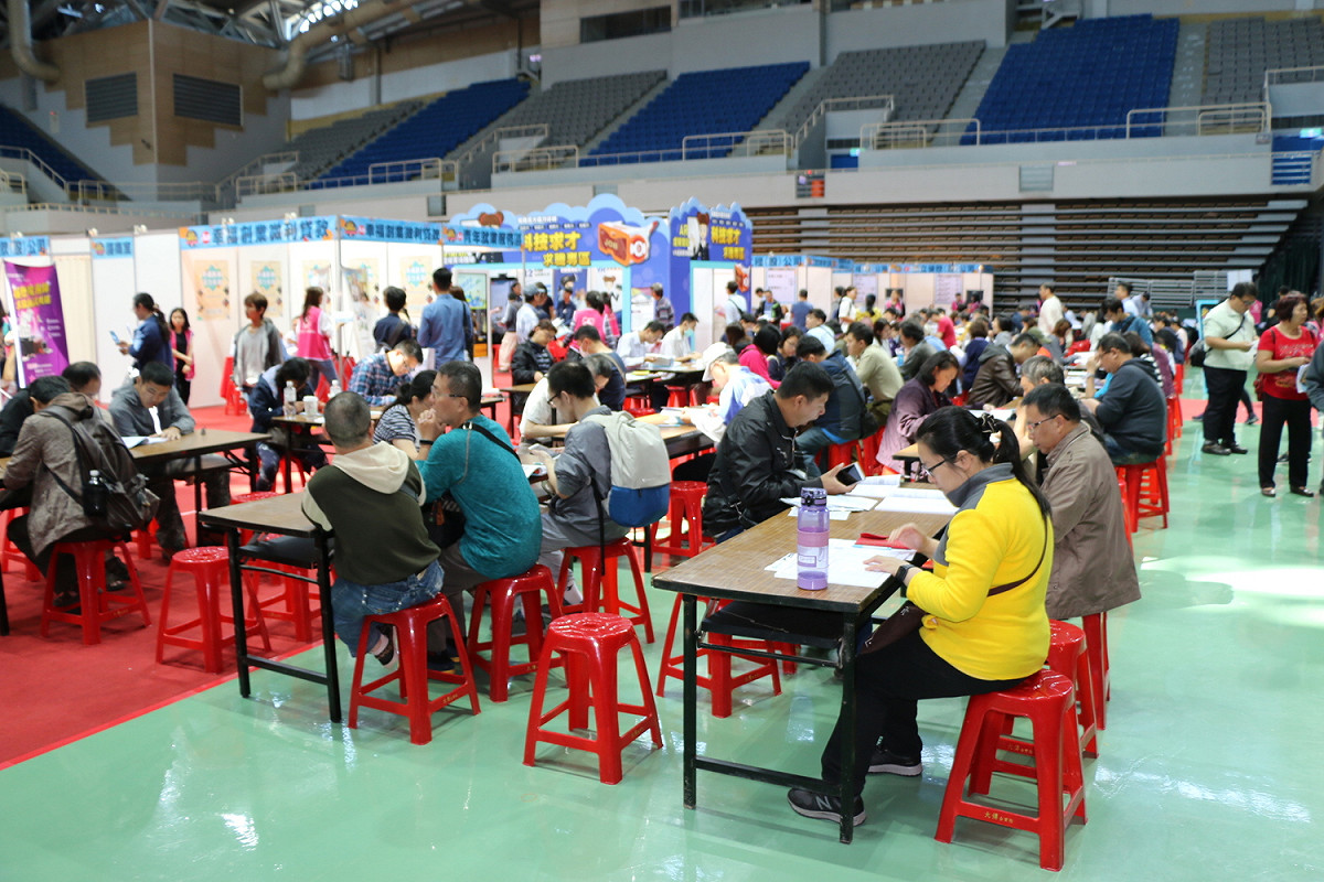 新北市政府與勞動部7月25日聯手舉辦疫後全國最大規模就業博覽會「2020台灣就業通新北地區就業博覽會」。 圖：新北市勞工局提供