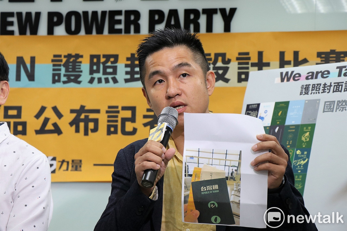 曾任外交官的媒體創意部主任劉仕傑指出，自己曾在護照背面貼上「台灣國」貼紙；有一次跟長官出差，長官給了他一個提醒，「但我認為是警告」。 圖：謝孟華/攝(資料照)