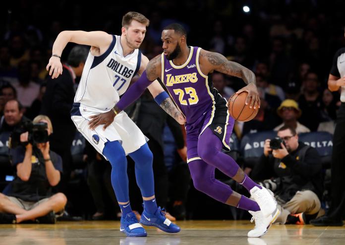 獨行俠「歐洲金童」Luka Doncic(左)、湖人「詹皇」LeBron James。 圖／美聯社／達志影像