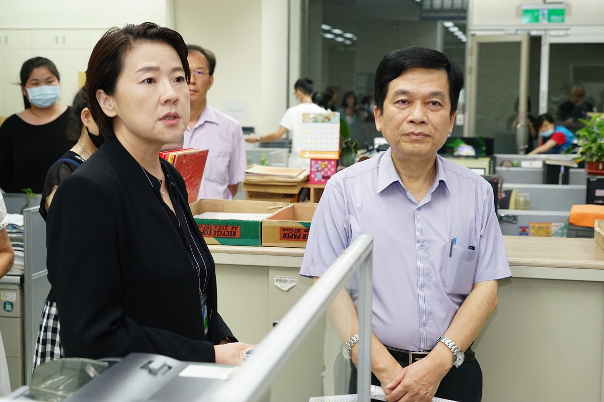 黃珊珊赴建管處為同仁加油打氣，強調在司法未判決前，相信同仁清白。 圖：台北市政府／提供