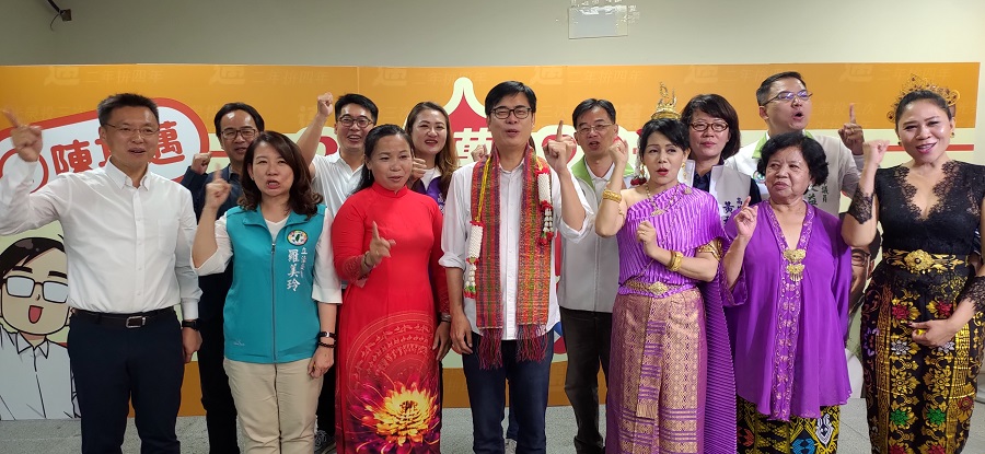 陳其邁承諾會成為最照顧新住民的市長。 圖：民進黨中央提供