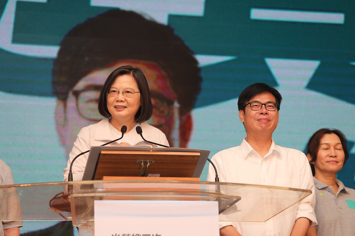 總統蔡英文(左)首度陳其邁市長補選站台。 圖：陳其邁競辦/提供
