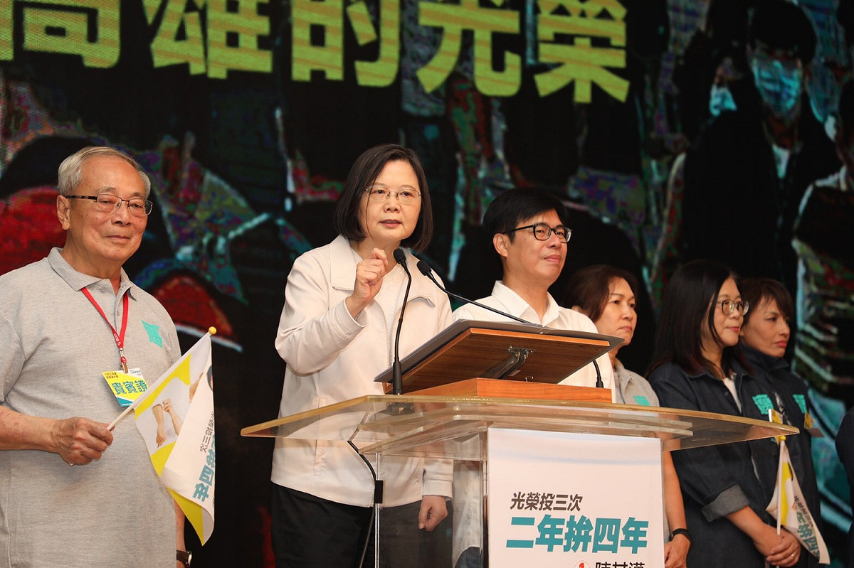 總統蔡英文出席陳其邁7月26日「百工百業挺其邁」造勢大會。 圖：民進黨／提供（資料照片）