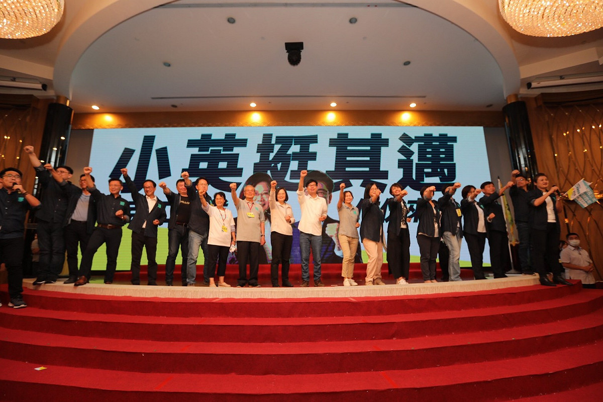 總統蔡英文26日出席「百工百業挺其邁大會」，為民進黨高雄市長補選參選人陳其邁輔選。 圖：民進黨提供