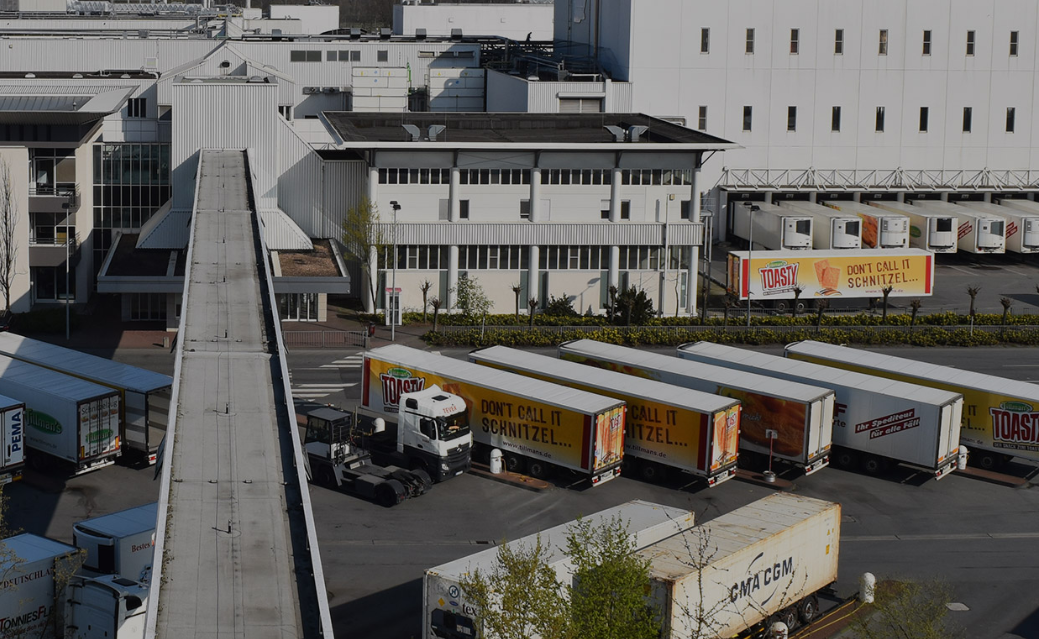 研究結果顯示，德國通內斯肉聯廠的一名員工是「超級傳播者」，病毒傳染可達其8公尺之外的人。 圖：翻攝自通內斯官網