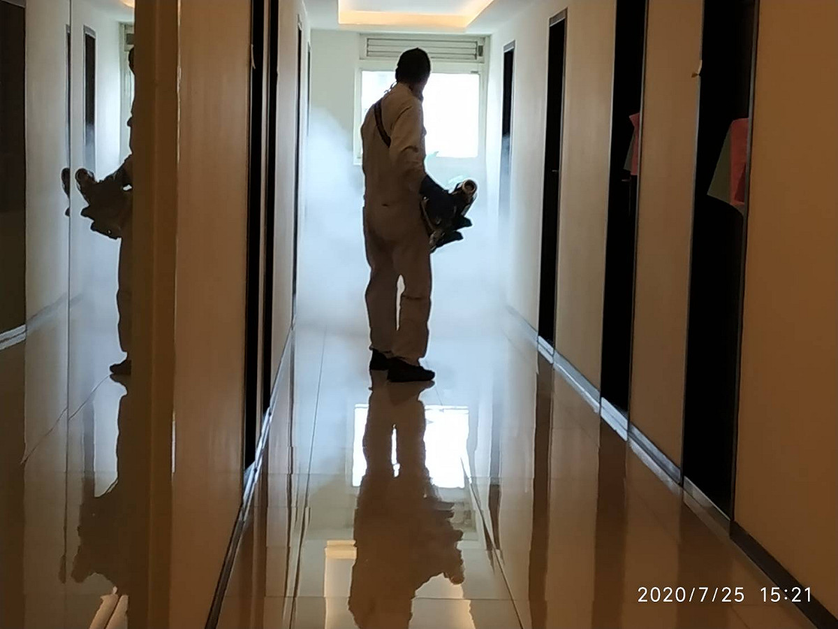 桃園市爆發三例登革熱確診案例，衛生局緊急消毒環境。 圖：桃園市衛生局提供