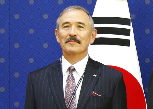 美國駐韓大使哈里斯 (Harry Harris) 近期剃掉引發爭議的鬍子，他表示會這麼做是因為防疫時戴口罩時非常不舒服。 達志影像/美聯社