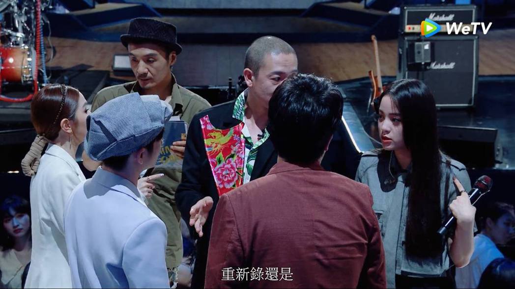 歐陽娜娜對於投票結果錯愕，詢問導演是否要重錄。 圖：翻攝自WeTV