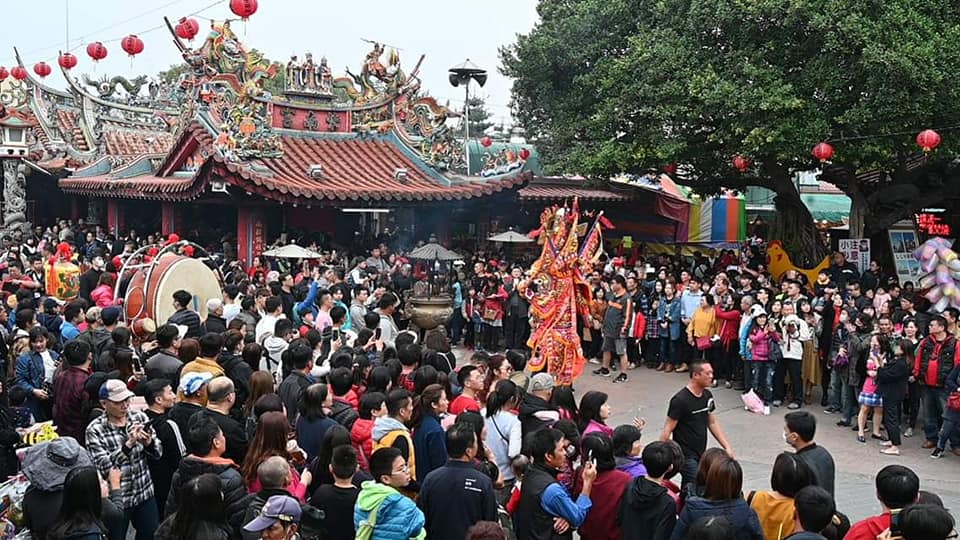 竹山紫南宮位在竹山鎮社寮里大公街，供奉土地公為名，其中以借發財金來錢滾錢聞名，因香火非常旺盛，因此有不少人遠道而來拜土地公。 圖：取自竹山紫南宮臉書