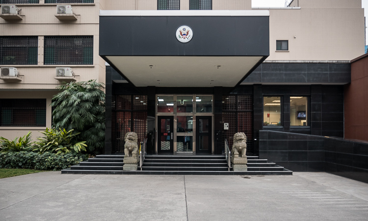 美國駐成都總領館27日已依照中方要求閉館，且還透過微博發布一段影片，特地向西南地區的中國人民告別。 圖：翻攝自美國駐成都總領事館官網