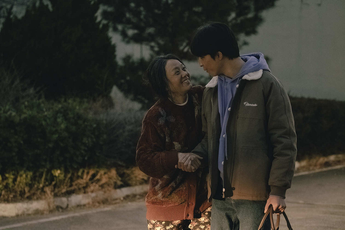 《翻供》影后裴宗玉和超強新星洪慶分別飾演失智症母親和自閉症兒子 圖：索尼影業/提供