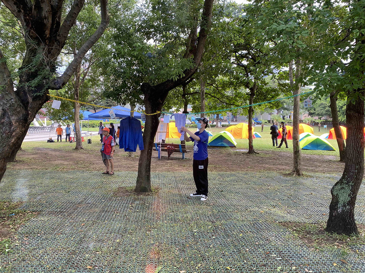 新莊區公所結合在地社團組織，演練災難來臨時，確保帳篷的數量充足。 圖：新莊區公所提供