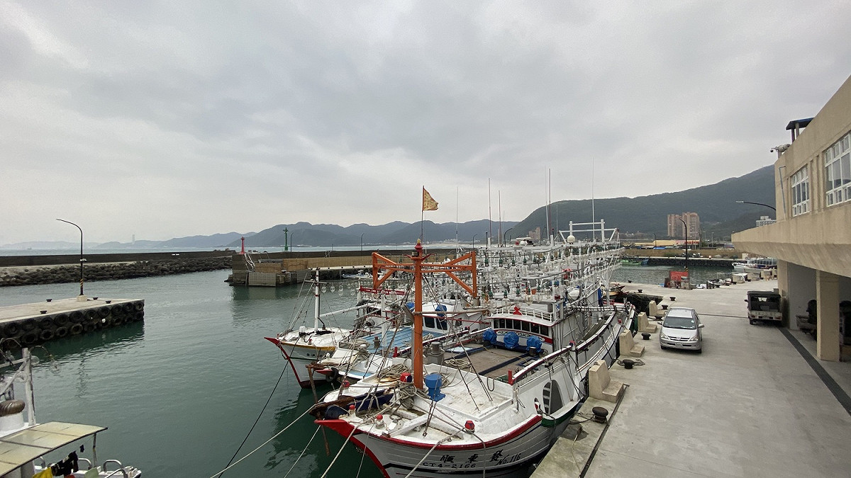 「龜吼漁港水環境營造改善工程」榮獲2020國家卓越建設獎最佳環境文化類優質獎。  圖：新北市農業局提供