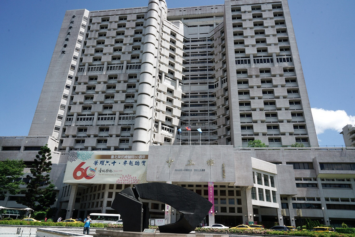 前總統夫人曾文惠上午11時30分左右抵達北榮。 圖：張良一／攝