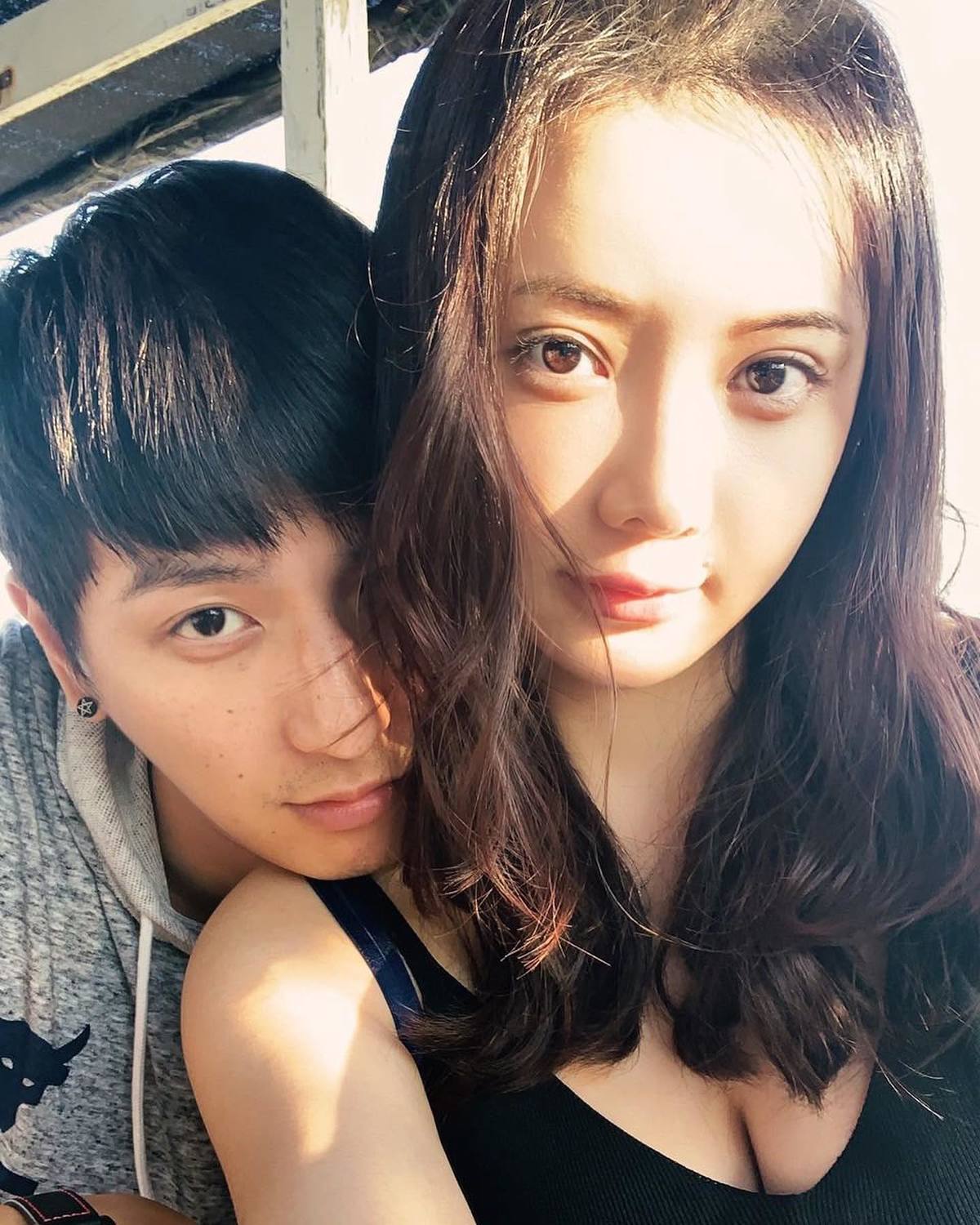 楊奇煜（圖左）大方曬出新婚妻子的合照 圖：翻攝自楊奇煜臉書