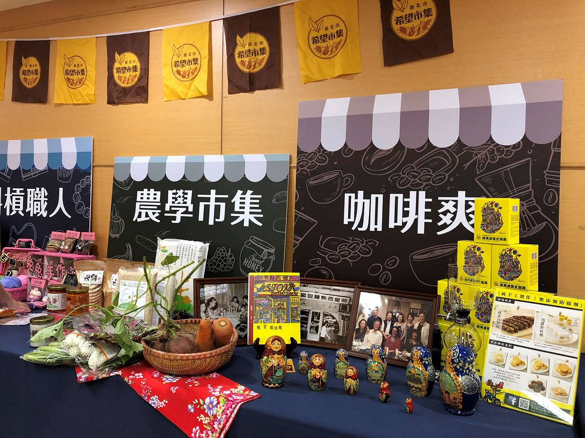 希望市集與咖啡爽團隊異業結盟。 圖：新北市農業局提供