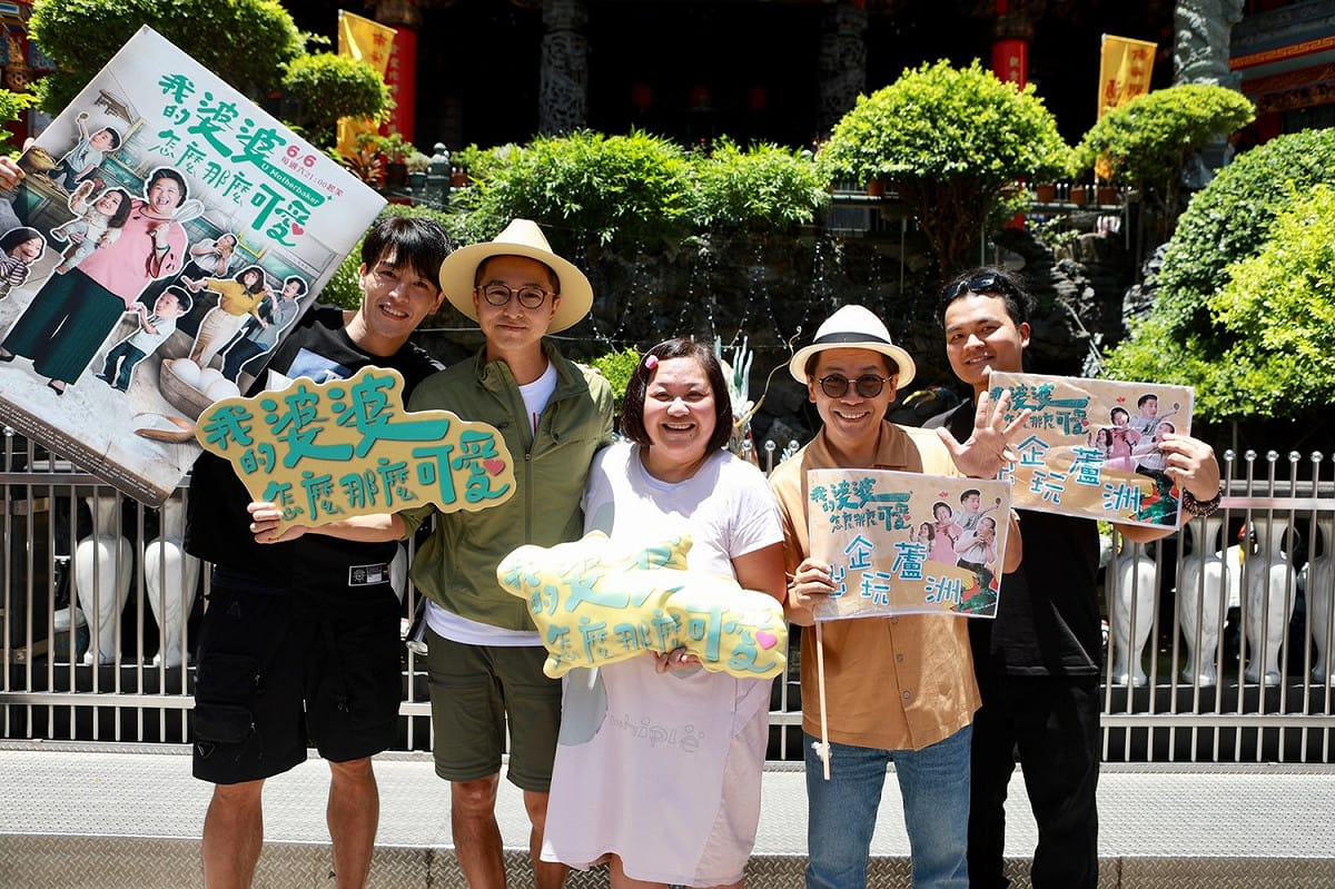 《我的婆婆》演員黃浩詠(右起)、許傑輝、鍾欣凌、王少偉及陳禕倫今日一起同遊蘆洲。 圖：公視/提供