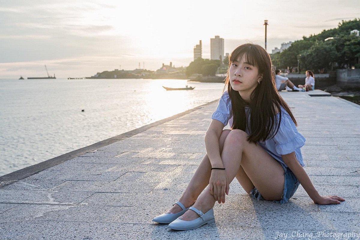 Youtuber「54黃蓉」以影片《北一女學渣，讀書半年上台大》迅速爆紅，引發熱烈討論。 圖：翻攝自54黃蓉臉書