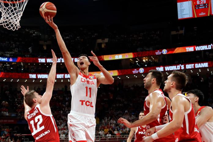 易建聯拿下生涯在CBA的第5座MVP。 圖／美聯社／達志影像